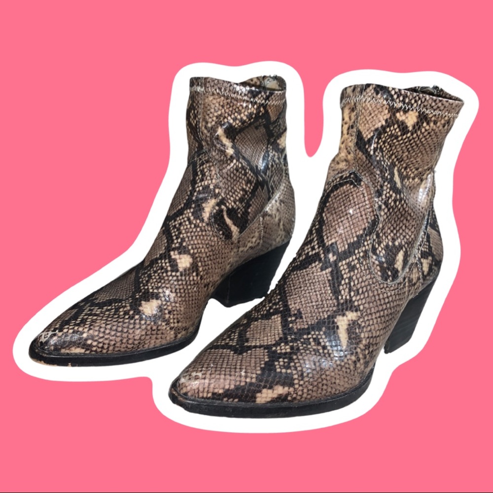 Dolce Vita Snake print booties 🐍🖤